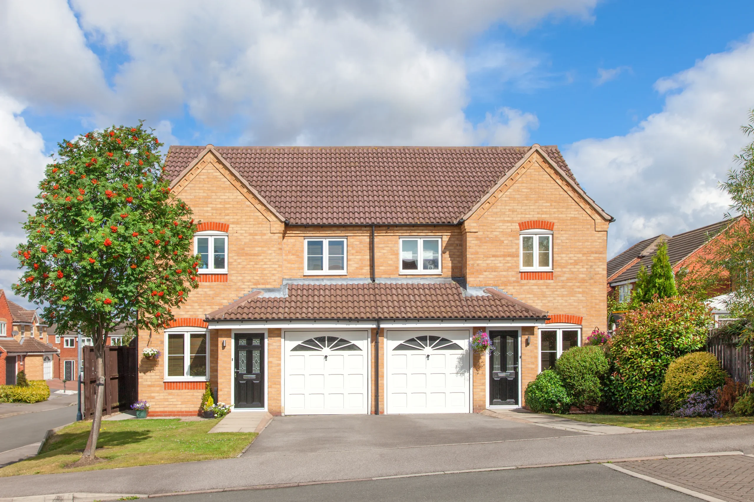 Semi-detached residential house suitable for gutter cleaning