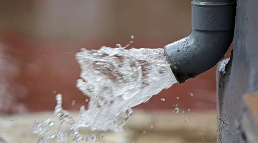 Downpipe flow testing during professional gutter cleaning
